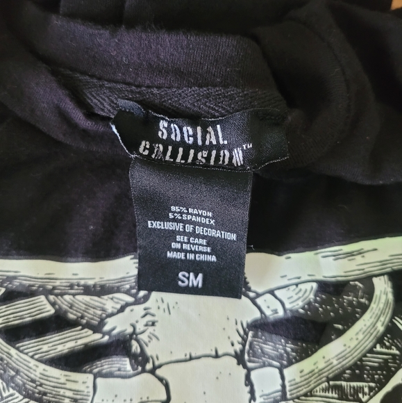 *SOLD* Social Collision Pumpkin Heart crop top - Picture 6 of 8